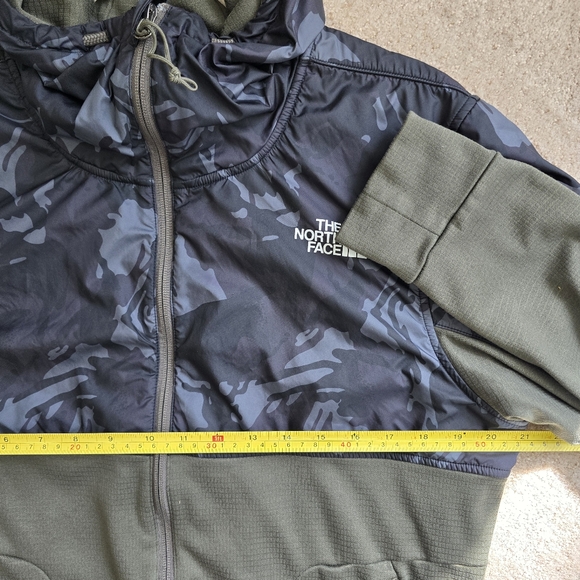 Men’s Medium North Face jacket - Picture 4 of 9